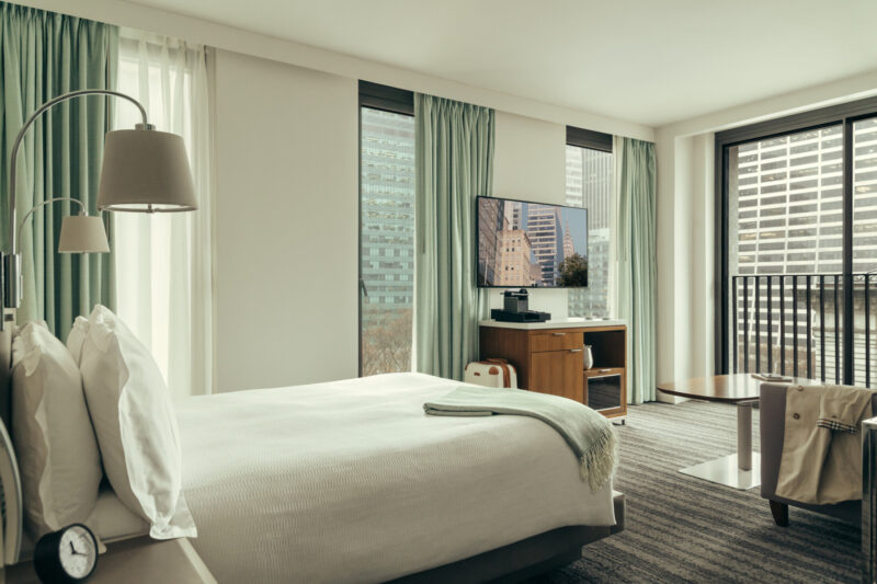 Studio View with Queen Bed – CornerQueenParkRoom_1011_ParkTerrace_HighRes